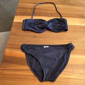 Mossimo Bikini Top and Bottoms 
Excellent condition. Size S/P
#123A